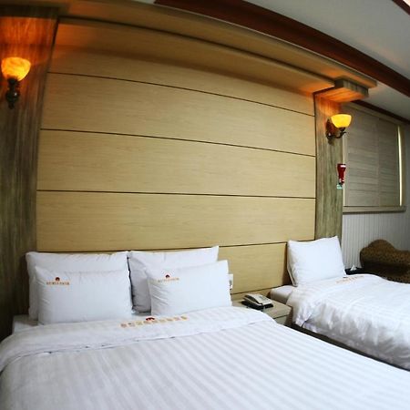 Metro Pol Tourist Hotel Pyeongtaek Exterior photo