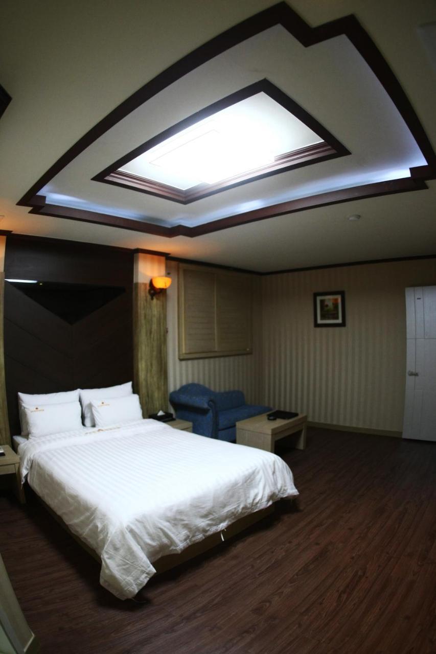 Metro Pol Tourist Hotel Pyeongtaek Room photo