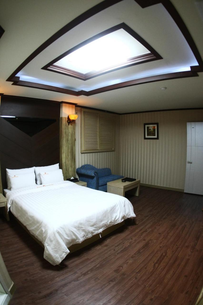 Metro Pol Tourist Hotel Pyeongtaek Room photo